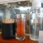 麺処 武壱 - 卓上の調味料