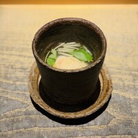 天ぷらあら木 - 蕪のお吸い物
                    海老しんじょうと三つ葉