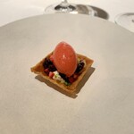 カミムラ  - 苺とエルダーフラワーのタルト