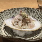 日本料理FUJI - ◯焼津小川港蛤の飯蒸し、蕗のとうの葉と共に
