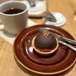 Cafe＆Meal MUJI - チョコレートとフランボワーズムースのタルト、紅茶ホット