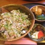 Kaikourakuzen Kamatsuru - 鮮度抜群の鰺のたたき丼