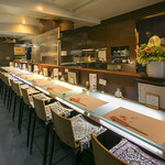 海幸楽膳 釜つる - ガラスのカウンター11席