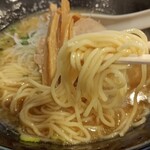 237118698 - 麺はストレート系。