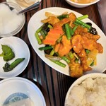 中国料理 海華 - Aセット 白身魚とにんにくの芽炒め