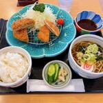 すぎのや本陣  - 常陸牛メンチカツと梅チキンカツの定食に蕎麦まで付いてきます。