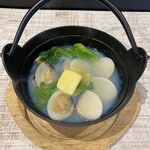 Steamed clams and rape blossoms with sake