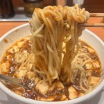蝋燭屋 - 北海道地チーズ入り焼きゴーダチーズ麻婆麺 普辛1,700円
      痺れ激増し100円
