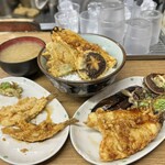 豊野丼 - 鰯天丼¥1200、女鯒¥600、味噌汁¥100