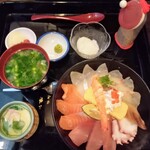 粋魚 がく - 海鮮丼(酢飯＆とろろ付き)