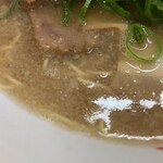 太宰府八ちゃんラーメン - よく見ると本体はクリア気味