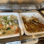 Ashirwad - 左手から野菜シチューのようなものと、何故か焼きそば