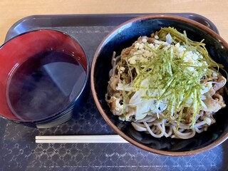 Bokugabokudearutameni - 温かい肉蕎麦（並）680円。つけ汁に辛味あり、甘い肉と白ネギと相まって、美味しい一杯に。