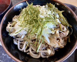 Bokugabokudearutameni - 温かい肉蕎麦（並）680円。