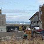 平塚漁港の食堂 - 第２駐車場から海見えます