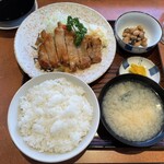 三平食堂 - ポークソテー定食　ライス大盛
