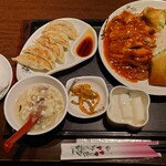 菜福楼 135餃子酒場 - おすすめNo.3 焼き餃子+鶏カツチリソース丼+春巻き 1098円