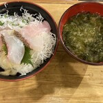海鮮丼専門店 伊助 - 地魚3種・しらす丼¥1980