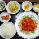 真味亭 - エビチリ定食