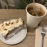 ハドソンマーケットベーカーズ - バナナパイナップルフロストケーキ　アイスコーヒー