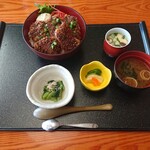 御食事処 うちやま - 本マグロタレかつ丼 (1,738円・税込)