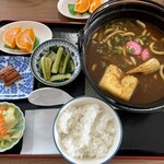 珈琲亭 - ある日の本日ランチ♬
            カレーうどん＋オマケ惣菜♡
            鉄鍋で熱々...♪*ﾟ