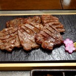 伊達の牛たん本舗 本店 - 芯たんのアップ