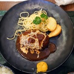 Takara tei - 令和6年3月 ランチタイム(11:00〜14:30)
                        日替わりランチ 税込970円
                        和牛ハンバーグ、ご飯、みそ汁、サラダ、一品、漬けもの、ドリンク、デザート