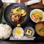 Takaratei - 令和6年3月 ランチタイム(11:00〜14:30)
                      日替わりランチ 税込970円
                      和牛ハンバーグ、ご飯、みそ汁、サラダ、一品、漬けもの、ドリンク、デザート