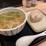 やりうどん - 【朝うどん】直径約15㎝どんぶり/ハーフ素うどんと、かしわおにぎりのセット。