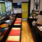 鮨なかやま - 店内には靴を脱いで上がります