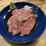 もつ焼 たいじ - かしら刺520円