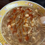 中国麺 青龍 - スープが胡椒で濁ってるの見えますか？野菜タンメンと比べて見てね