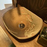 野菜が主役の古民家レストラン 花果菜 - 備前焼きかな？手洗い場。素敵！