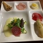 Yasaigashuyakunokominkabyufferesutorankakana - 前菜、きれい！