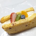 ニコリ - ふわふわしっとりの生地の間にヨーグルトチーズクリーム