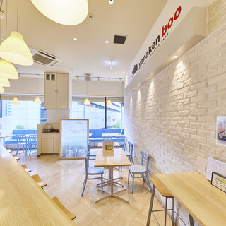 駅チカのためお急ぎの方も◎北欧カフェ風お洒落な店内でお食事を