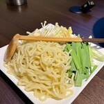 Shabushabu Kyuu - 麺と野菜がその後すぐに到着