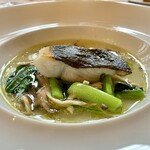 ル・ブルギニオン - ヒラメのパリパリソテー コンソメスープ仕立て