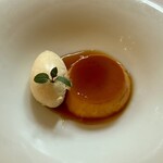 ル・ブルギニオン - 赤ピーマンのプリンヴァニラアイス添え