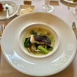 ル・ブルギニオン - ヒラメのパリパリソテー コンソメスープ仕立て