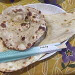 インドや・ながら   - 焼きたてナン ・焼きたてチャパティ