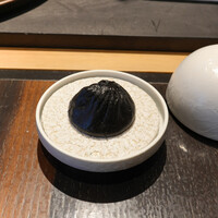 4000 Chinese Restaurant - 黒トリュフ、加藤ポークの小籠包