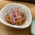 割烹 美さわ - お通しに南蛮漬け。優しい酸味、しゃきやわなお野菜は繊細に映えている。お魚カバーな優秀小鉢^_^