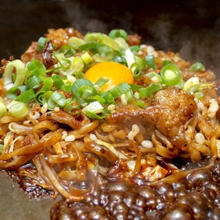 Yakisoba (stir-fried noodles) with chewy flat noodles◎Perfect with alcohol!