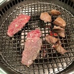 京都牛焼肉 すみれ家 - 炭火です。