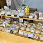 ぱんあきやま - 料理写真:丁寧に作られたパンがたくさん並んでいます。