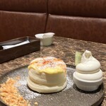 Panel Cafe - クリームブリュレパンケーキ　巻き巻きはソフトクリーム