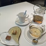 メイ - ➓ハーブティー、お茶菓子