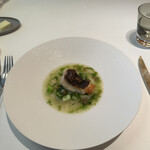 メイ - ❺山口県産真鯛、春キャベツ、グリーンアスパラガス、蕗のとうのフリット、ヒュメドポワソンと青海苔のソース。